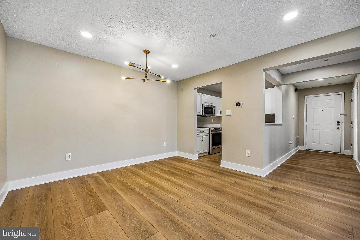 2 bed, 2.0 bath, 1500 sqft, $2,400 — Photo 4