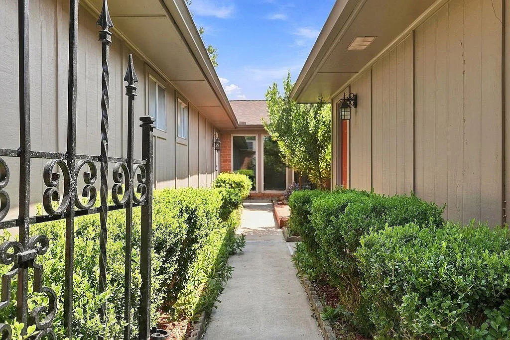 3 bed, 2.0 bath, 2039 sqft, $2,350 — Photo 4