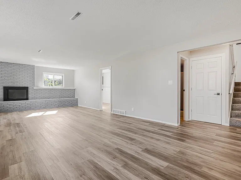 552 Allview Ct — Photo 29