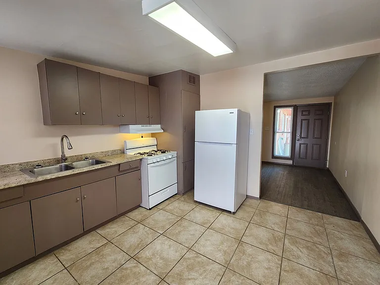 1401-1407 Aspen Dr — Photo 4