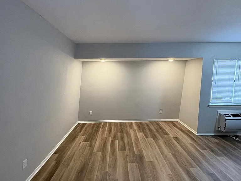 203 S Baggett St #10 — Photo 4