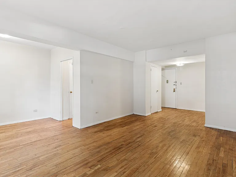 71-40 112th St #106 — Photo 5