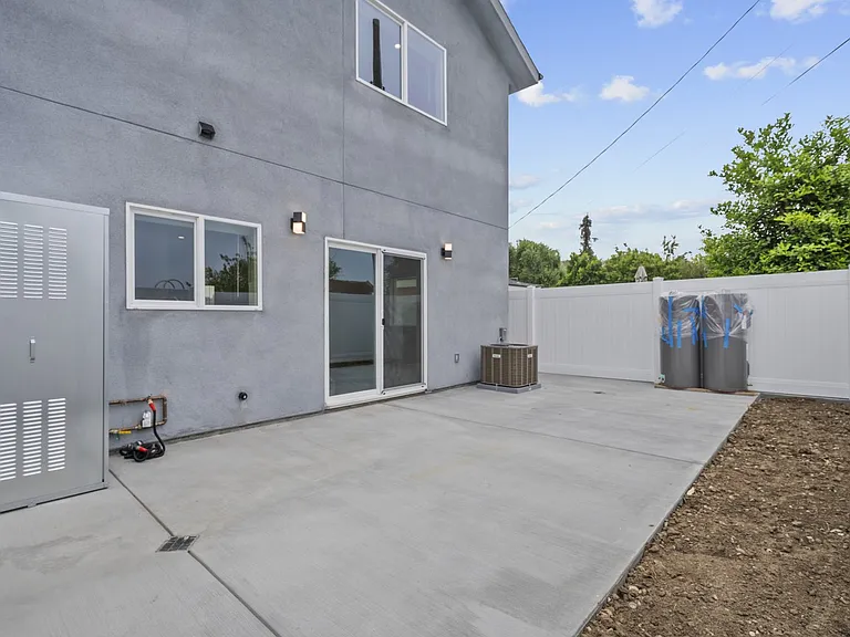 15836 Eccles St — Photo 22