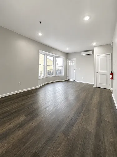 133 Pearsall Ave Photo 1