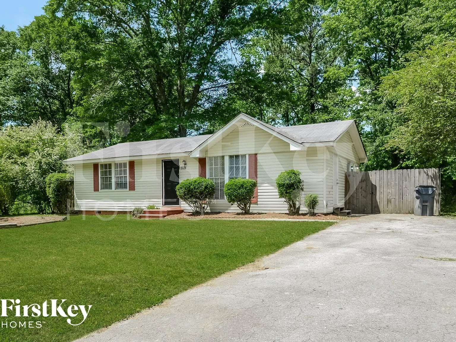 3 bed, 1.0 bath, 1008 sqft, $1,205 — Photo 2