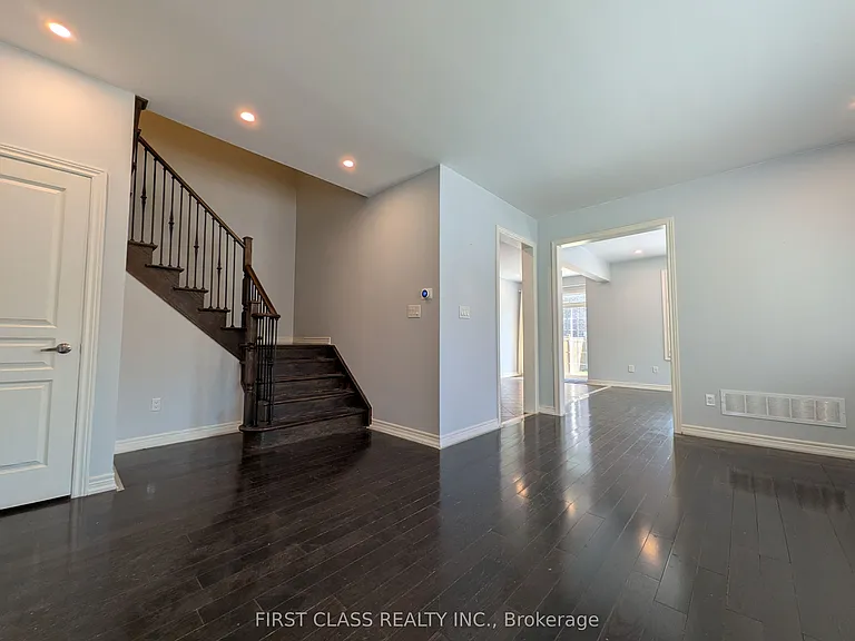 1140 Stuffles Cres — Photo 4