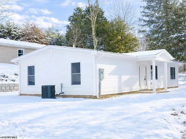 1231 Bell Run Rd, Fairmont, WV 26554