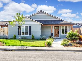 205 Suncrest Rd, Talent, OR 97540