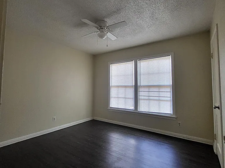 1106 Williamson Dr — Photo 3