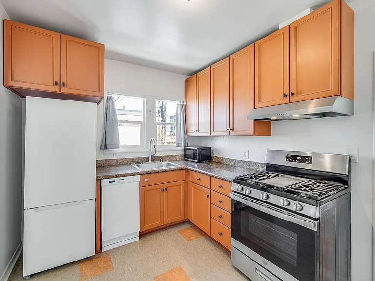2339 Adeline St — Photo 16