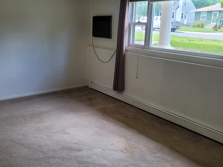 712 Avenue E — Photo 3