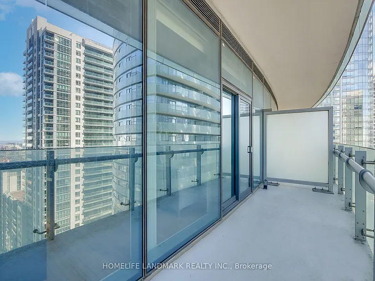 14 York St #1807 — Photo 22
