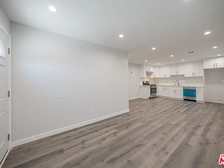 5837 N Cartwright Ave — Photo 3