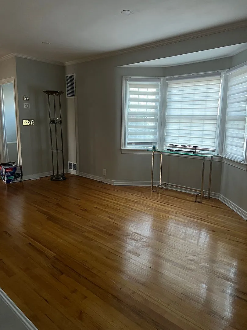 Mint 4 Bedroom/2.5 Bath Colonial Home in Valley Stream! — Photo 4