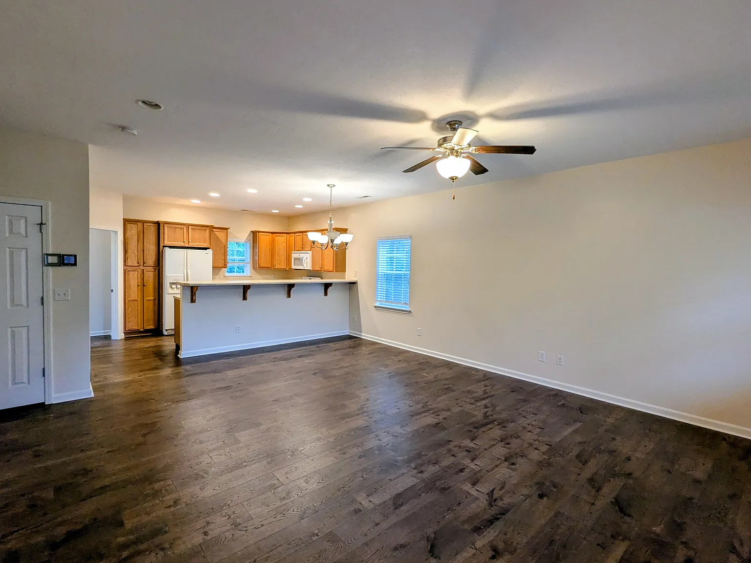 3 bed, 2.5 bath, 1452 sqft, $1,850 — Photo 3