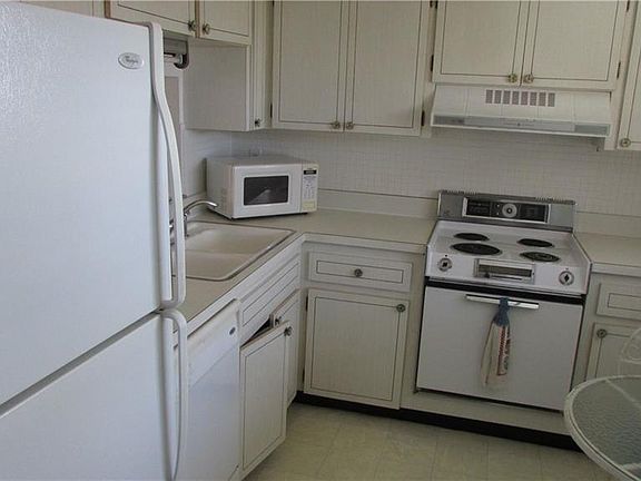 4th image of 19029 Us Highway 19 N APT 7-32