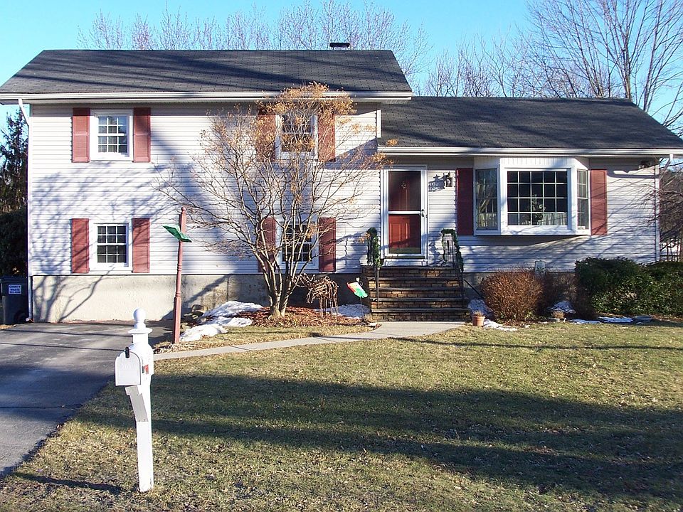 1st image of 16 Fleetwood Dr