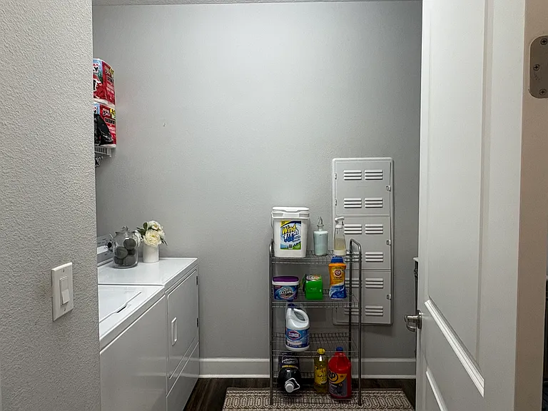 Laundry, Gas Dryer Hookup