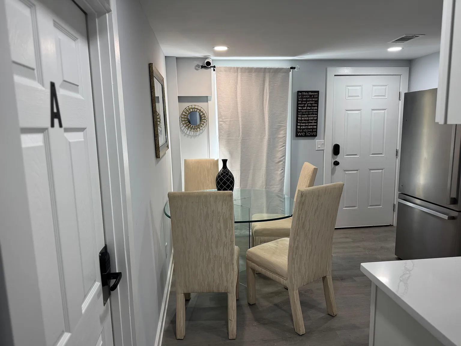 3 bed, 2.0 bath, 2100 sqft, $1,386 — Photo 4