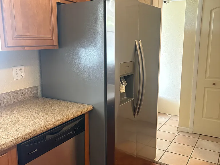 4703 SE 5th Pl — Photo 3