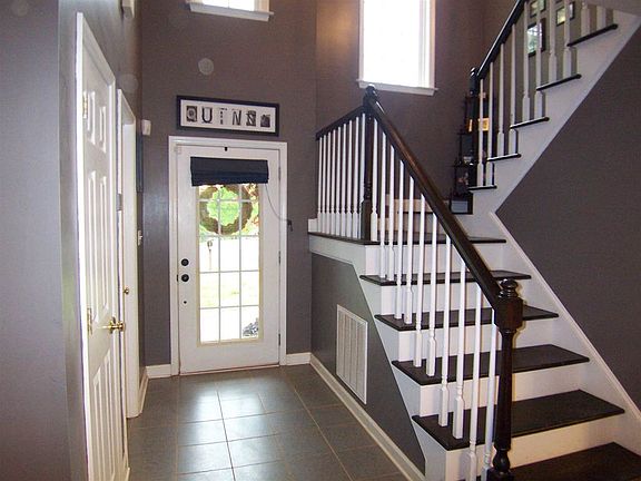 3rd image of 231 Poston Cir