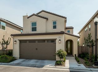 2053 N Rogers Ln, Clovis, CA 93619