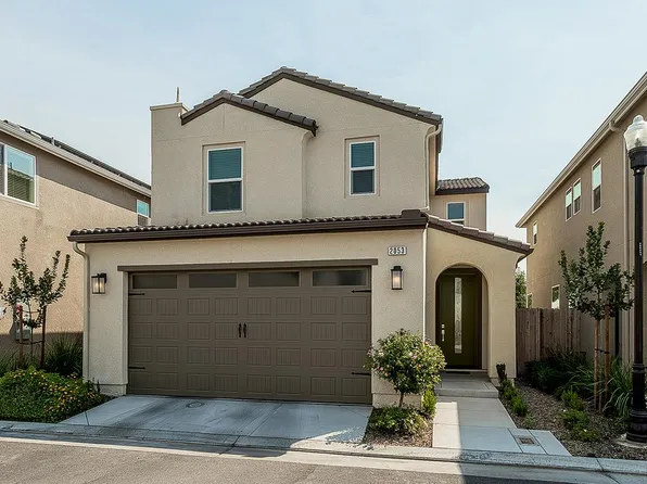 2053 N Rogers Ln, Clovis, CA 93619