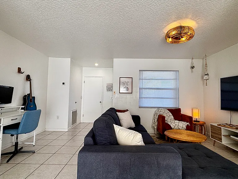 678 Tupelo Dr — Photo 3