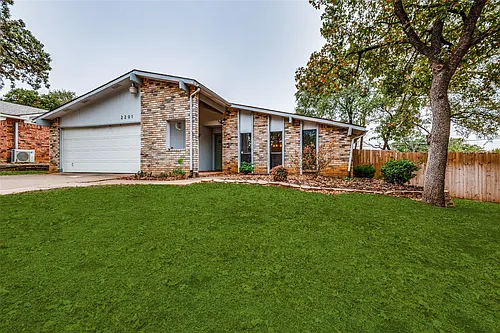 2201 Cottonwood Ln Photo 1