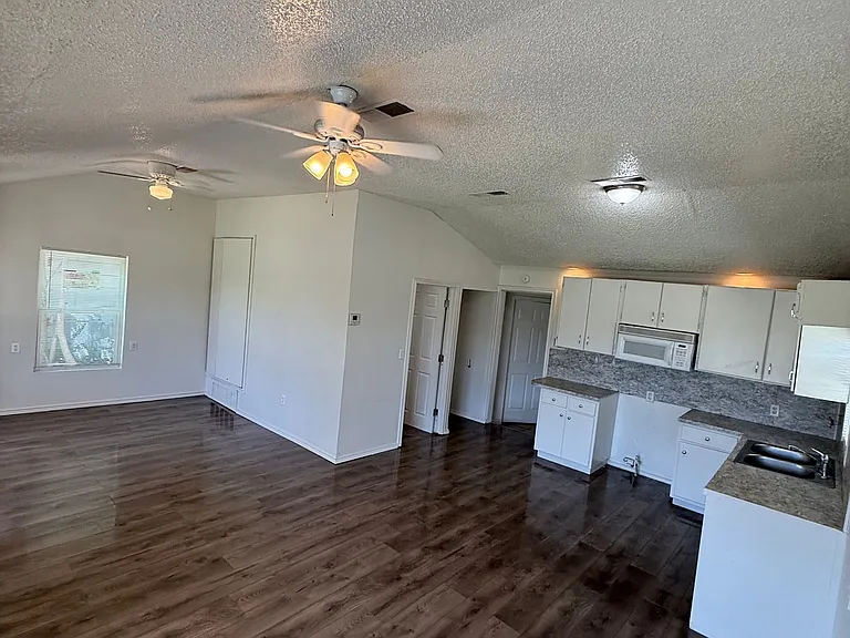3202 Baylor St — Photo 5