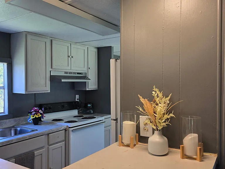 171 Bowen Rd #B — Photo 2