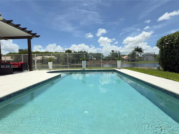 4221 Laurel Ridge Cir, Weston, FL 33331