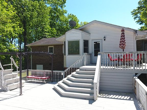 2nd image of 104 Cruger Ct