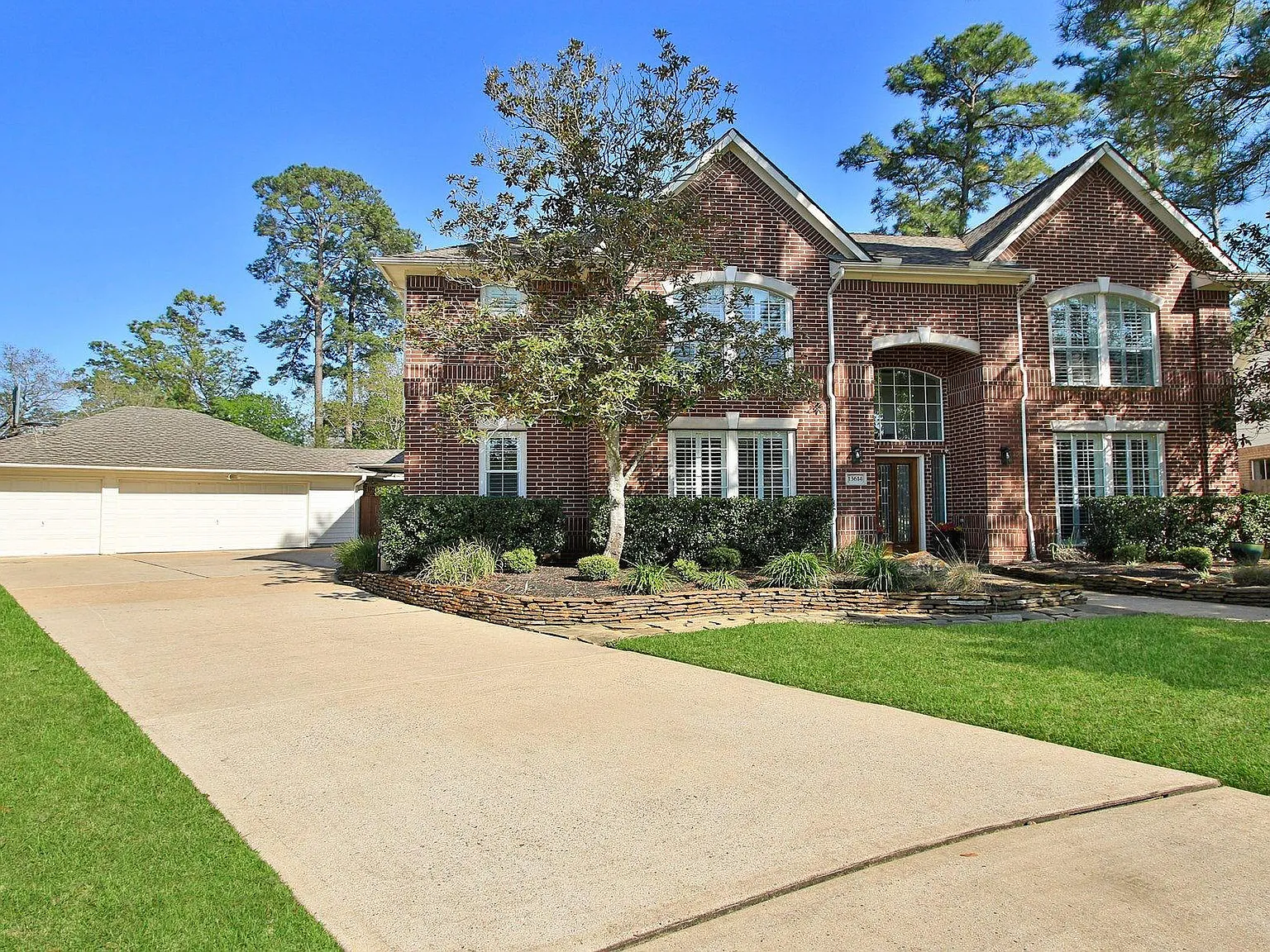 4 bed, 5.0 bath, 4200 sqft, $4,850 — Photo 2