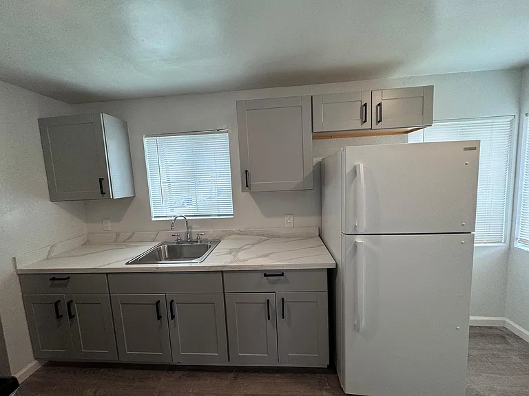 1125 Lochbrae Rd #1 — Photo 20