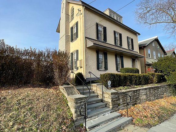 3rd image of 15 E Abington Ave