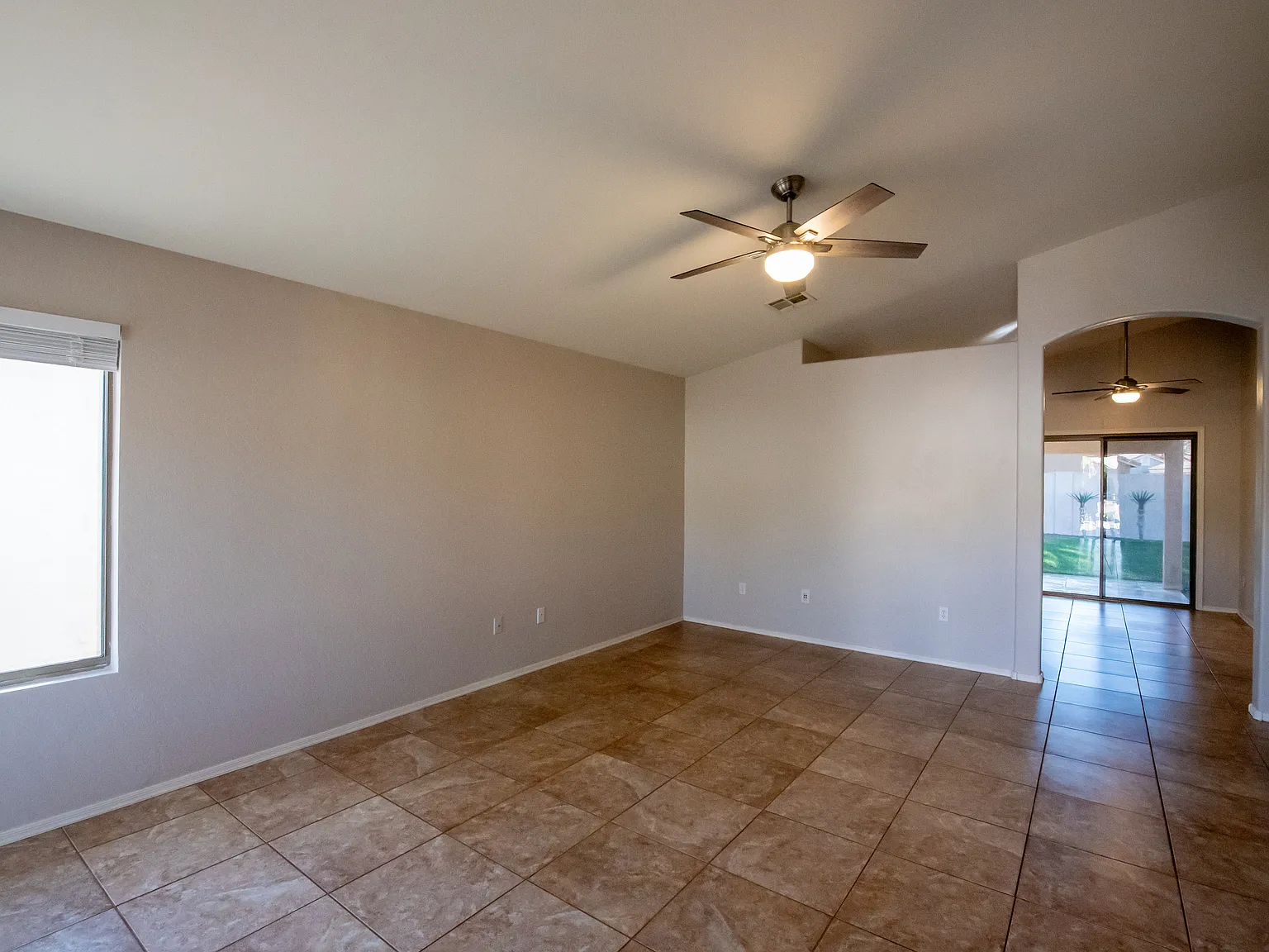 833 E Ross Ave — Photo 3