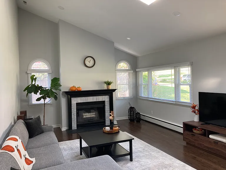 3637 Valley Rd — Photo 2