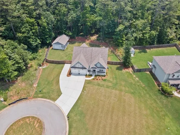 16 Autumn Bluff Ct, Douglasville, GA 30134