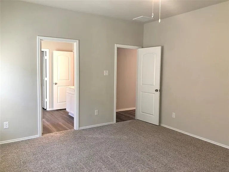 9224 Inland Leather Ln — Photo 7