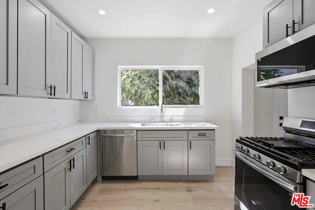 2 bed, 1.0 bath, 950 sqft, $2,995 — Photo 1