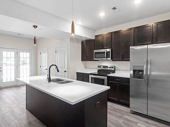 4th image of 229 E Johnson Cir Unit 105