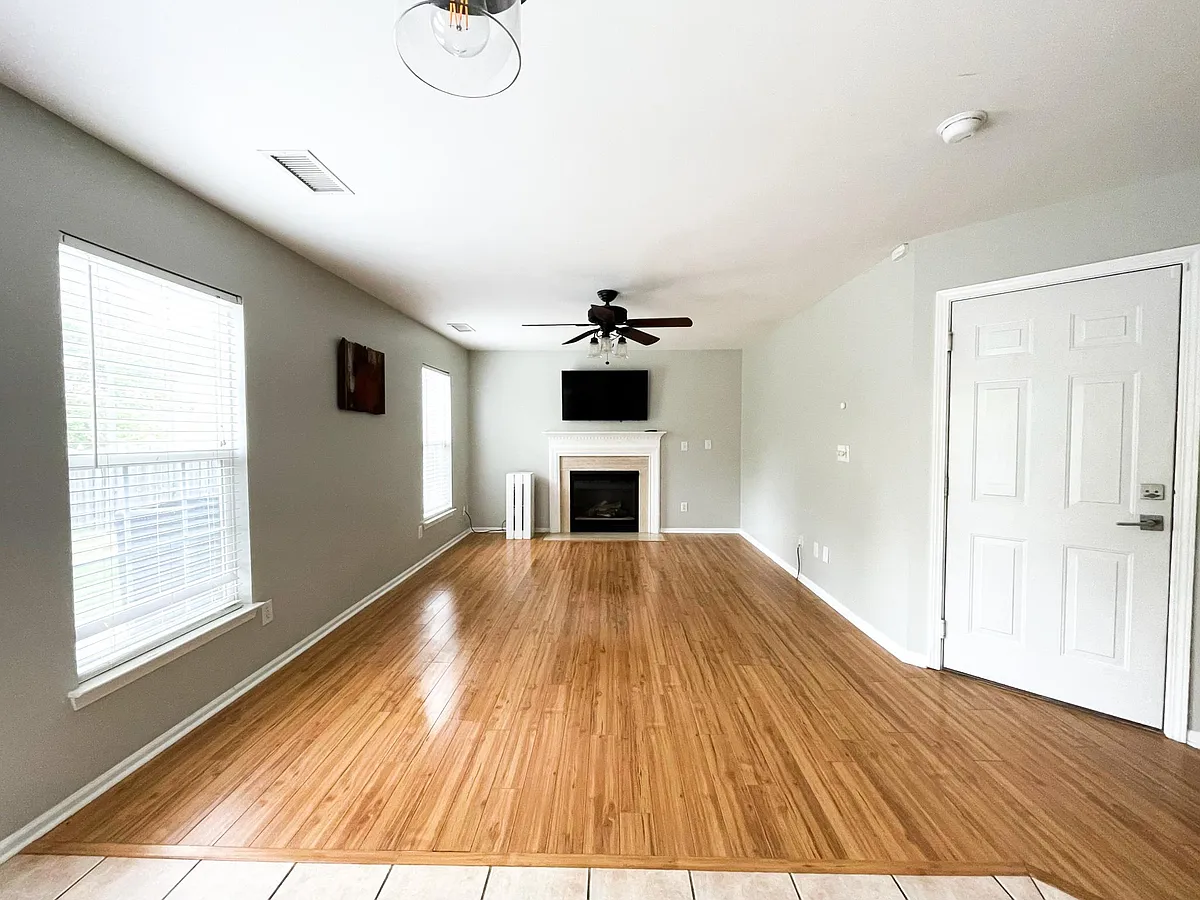 Building Photo - 5121 Bentgrass Run Dr