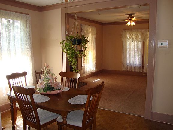Dining room to Liv. Rm.
