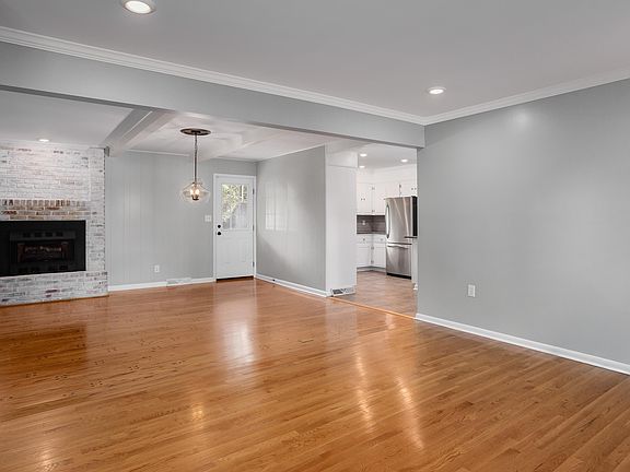 3rd image of 607 Pickwick St