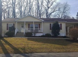 1 Mulberry Dr, Cream Ridge, NJ 08514