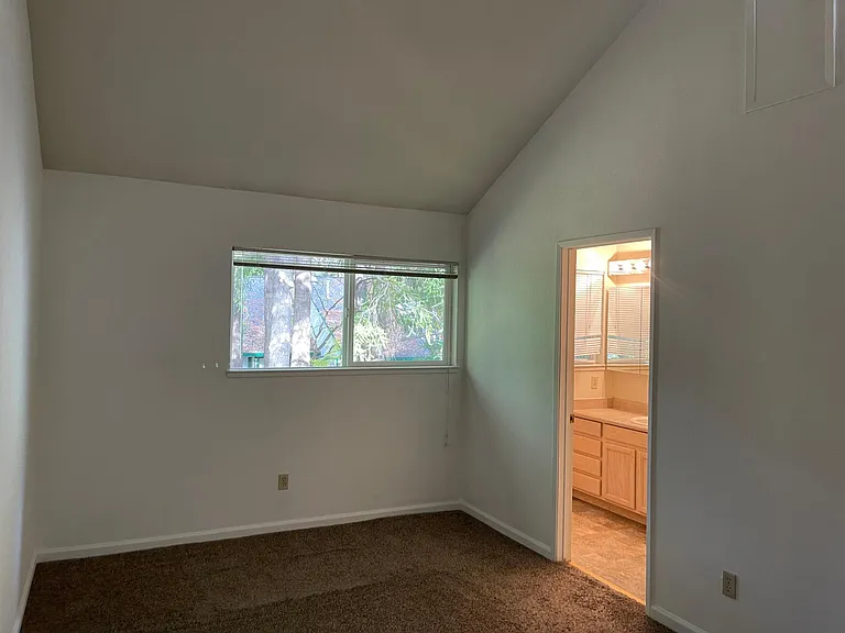537 Norlee St — Photo 17