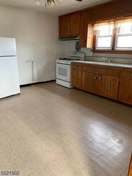 2nd image of 137-139 Madison Ave #3