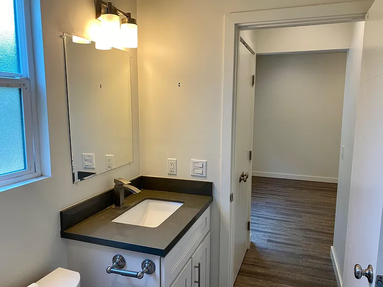 218 Stepney St #5 — Photo 8