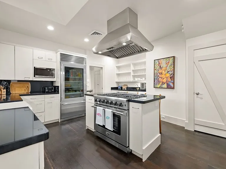 4584 Kahala Ave — Photo 4